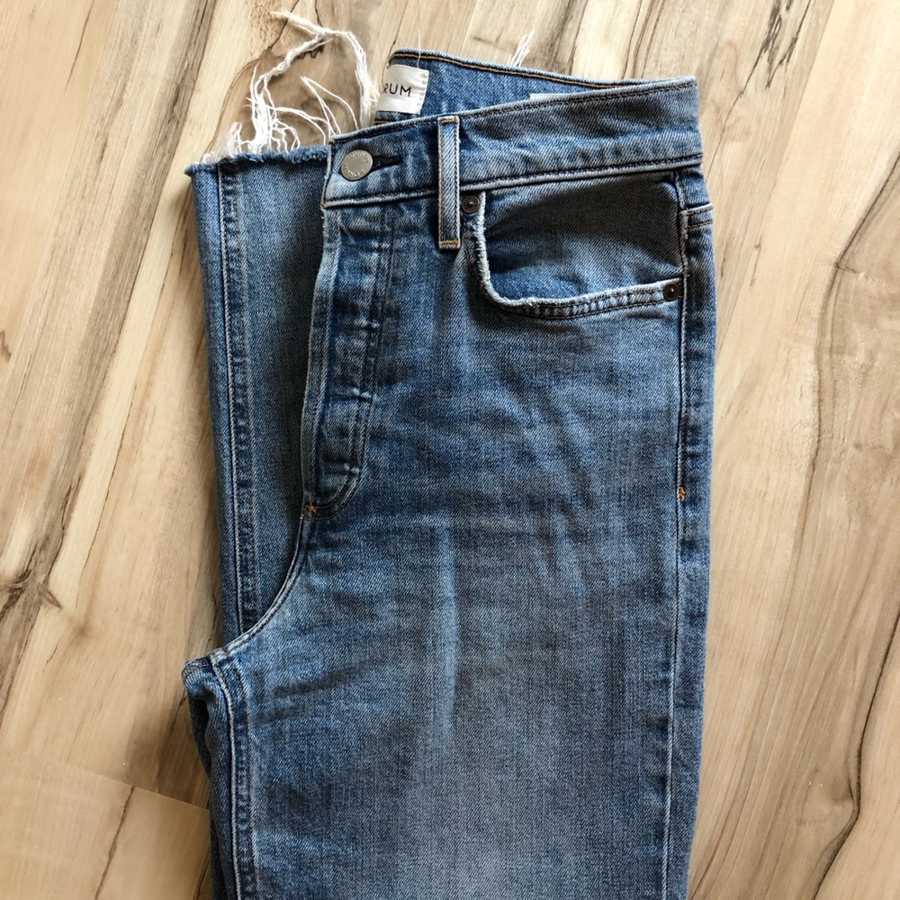 Denim Forum Aritzia Size 26 jeans